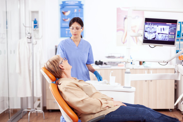 What Sets A Skilled Implant Dentist Apart?
